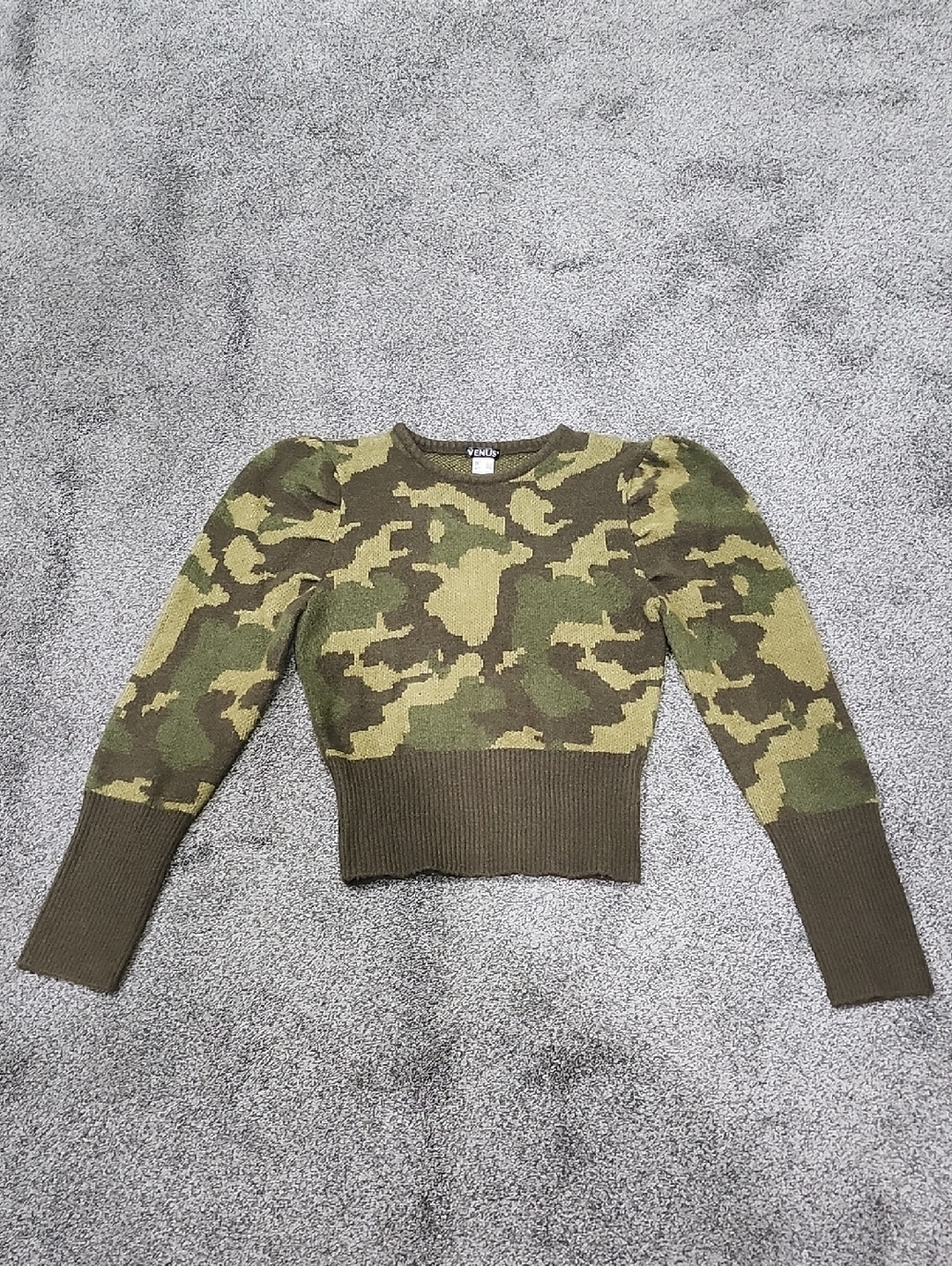 VENUS Women's Camouflage Cropped Sweater in Olive and Khaki